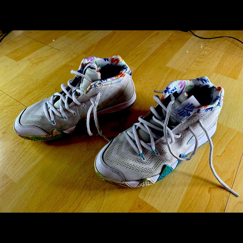 Youth Basketball Shoes - Nike - Kyrie Irving